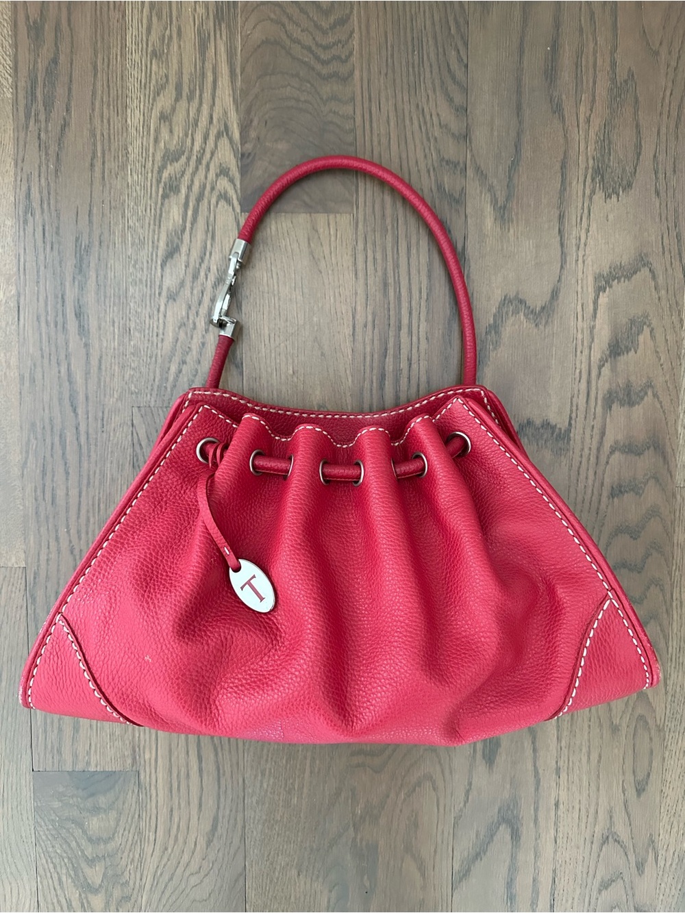 Tod's Pebbled Leather Drawstring Gathered Shoulder Bag in Red and Silver